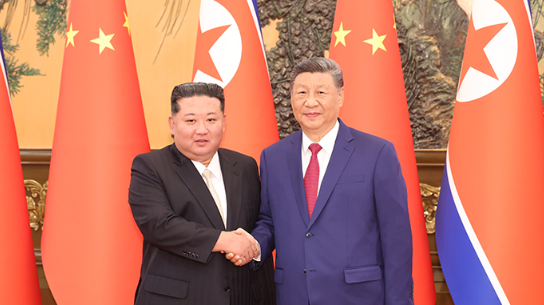 习近平同朝鲜劳动党总书记、国务委员长金正恩举行会谈的封面图片