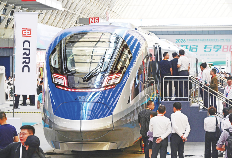 我国首列中国标准智能市域列车亮相青岛