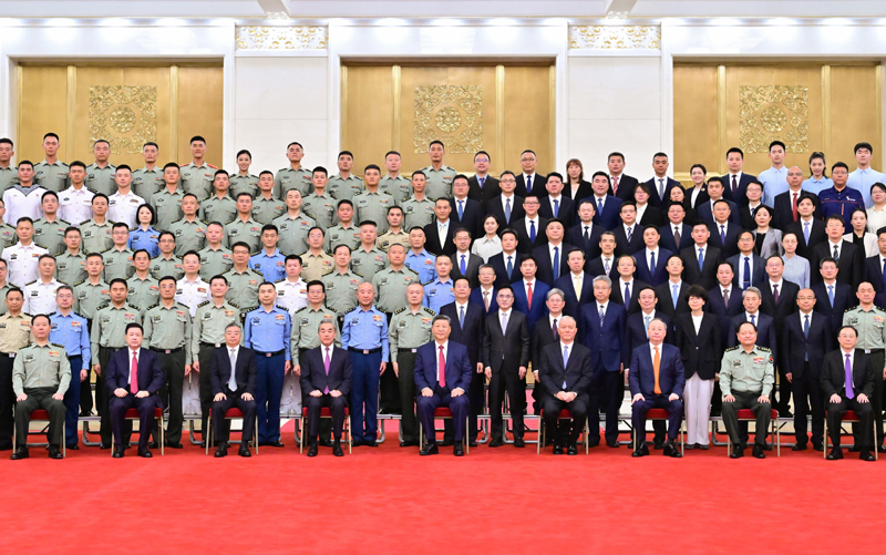 中国人民抗日战争暨世界反法西斯战争胜利80周年纪念活动总结会议在京举行 习近平亲切接见纪念活动筹办工作各方面代表 - 第2张图片