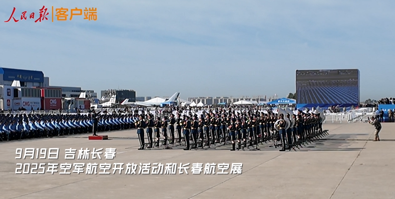 《请你检阅》再次奏响！网友：一听就有画面感了的配图