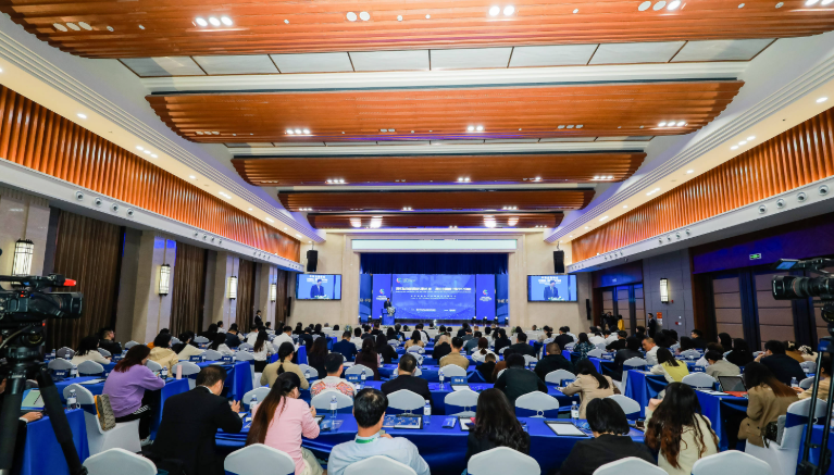 聚焦全球经贸与金融变革 凤凰湾区财经论坛探讨新路径的配图