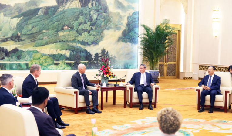 李强同美国友好团体座谈的配图