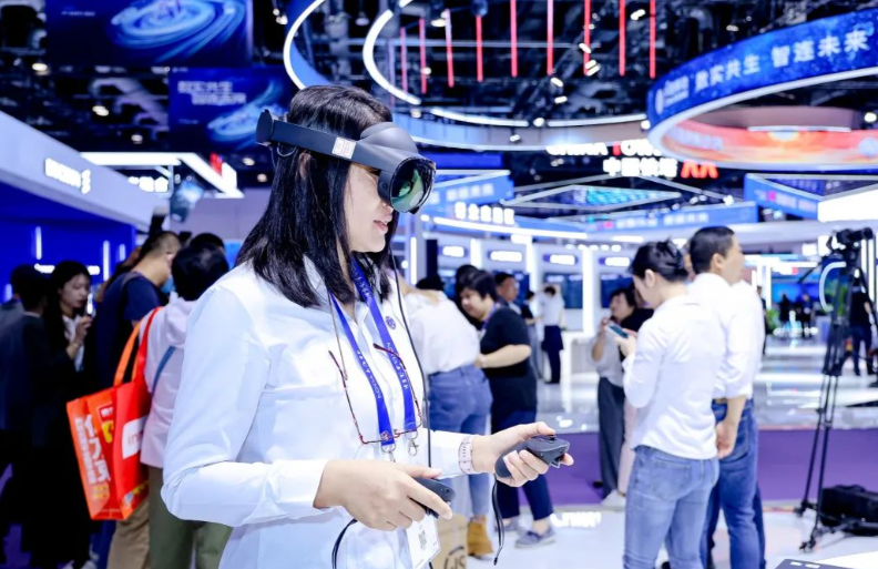 北京PT展观察：“AI+通信”开启数智未来