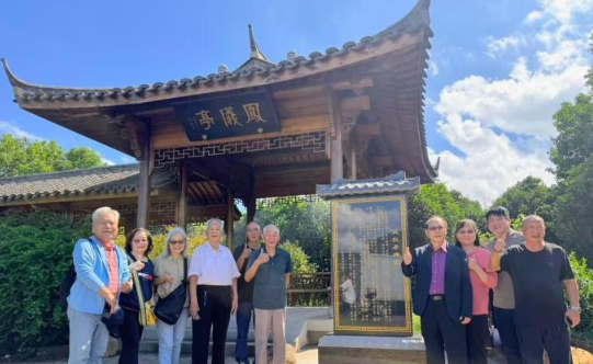 浙江诸暨凤仪村为凉亭树碑立传 纪念30年两岸情