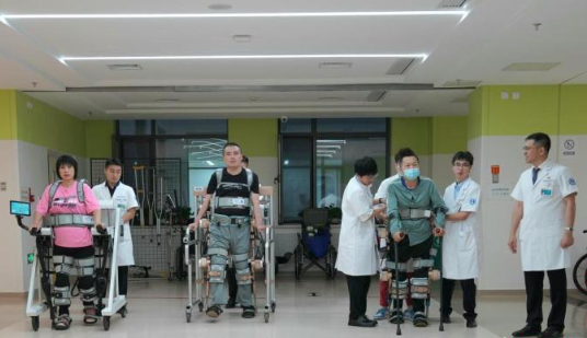 AI结合外骨骼技术助高位截瘫患者重新行走