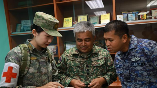 “和平友谊-2025”联演：中方医疗防疫队与马方进行交流活动 - 第5张图片