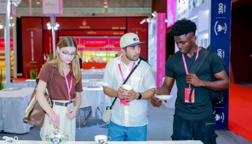 第六届德化陶瓷博览会开幕 助力“中国白”走向世界