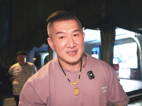 说走就走 “馆长”大陆行再踏藩篱