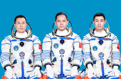 神舟二十一号乘组涵盖“70后”“80后”“90后”三个年龄段的配图