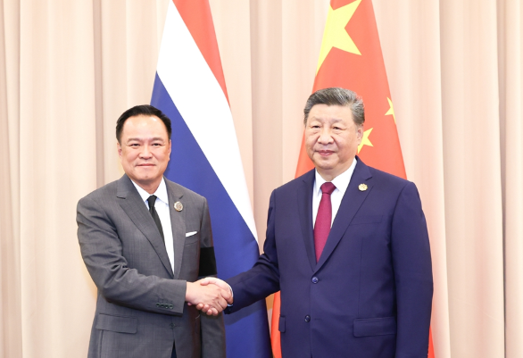 习近平会见泰国总理阿努廷的封面图片