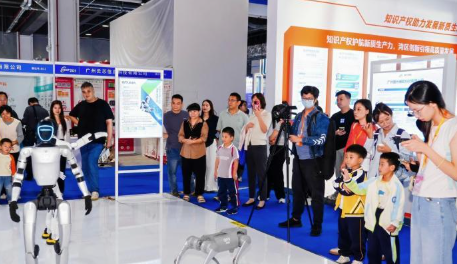 第七届粤港澳大湾区知交会暨地博会在广州开幕的配图