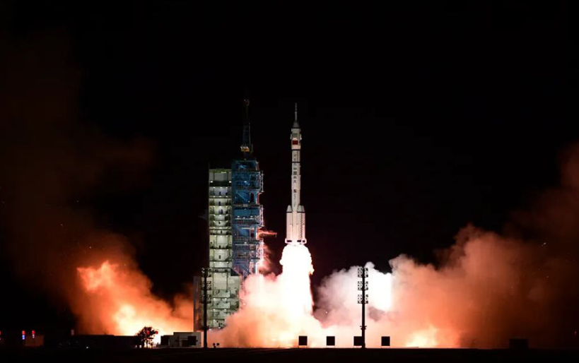 神舟二十一号载人飞船今日发射的封面图片