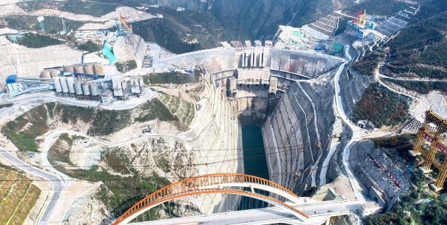 中国“五项世界之最”水利枢纽工程下闸蓄水的配图