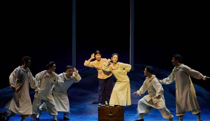 京腔诉旧事童眸见山河 北京曲剧《城南旧事》首演的配图