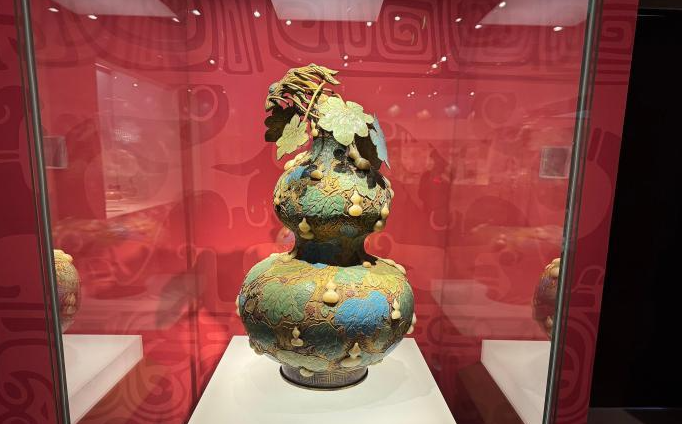 辽宁省博物馆展出珍贵文物再现古代纹饰之美的封面图片