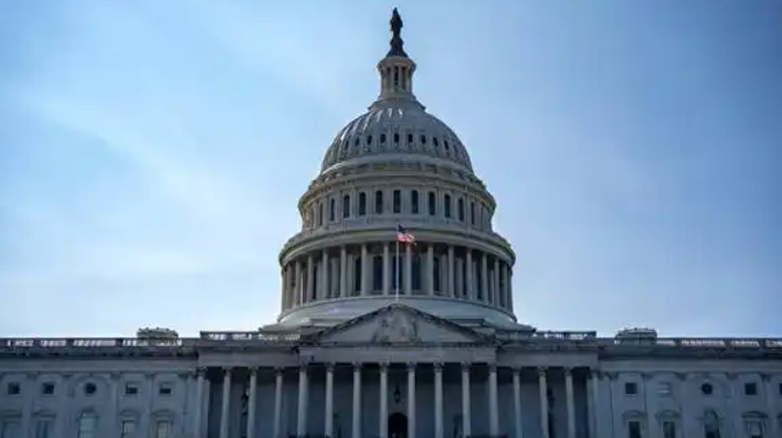 美国国会参议院表决通过临时预算案