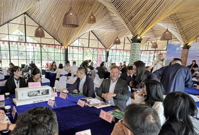 广州南沙自贸区中俄企业商务对接会举行的配图