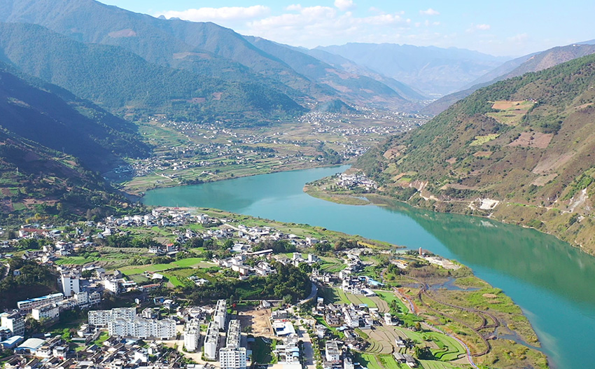 冬日澜沧江水绿如蓝的封面图片