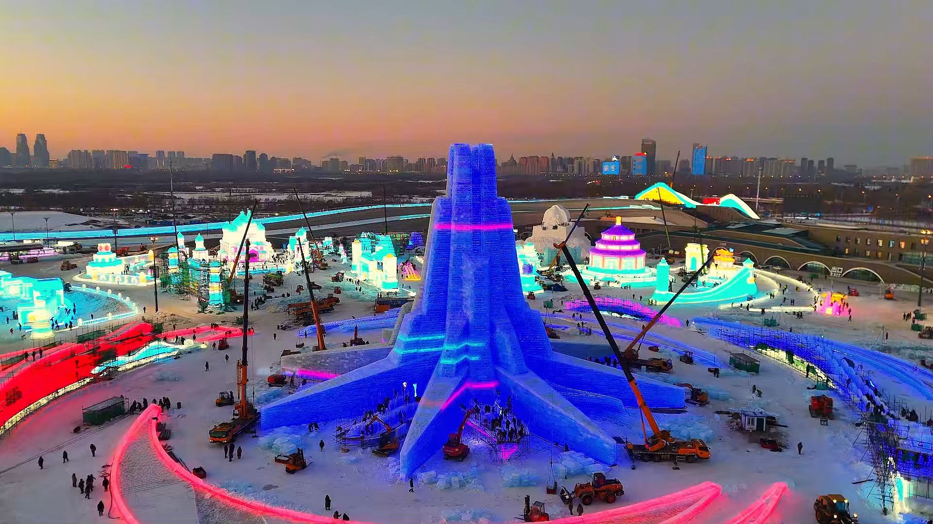 你期待吗？哈尔滨冰雪大世界开工实况的封面图片