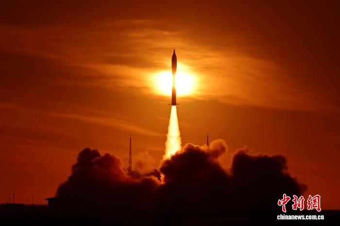 快舟十一号运载火箭搭载中国民营太空飞船成功发射的封面图片