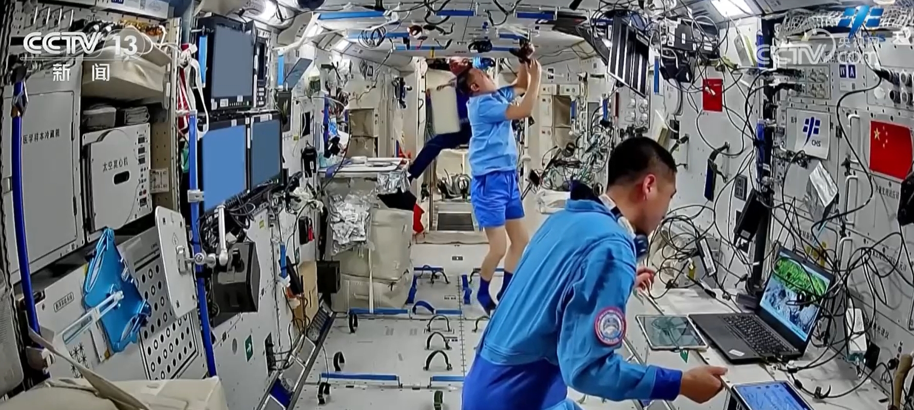 在轨两月余 神二十一乘组科研忙不停的配图