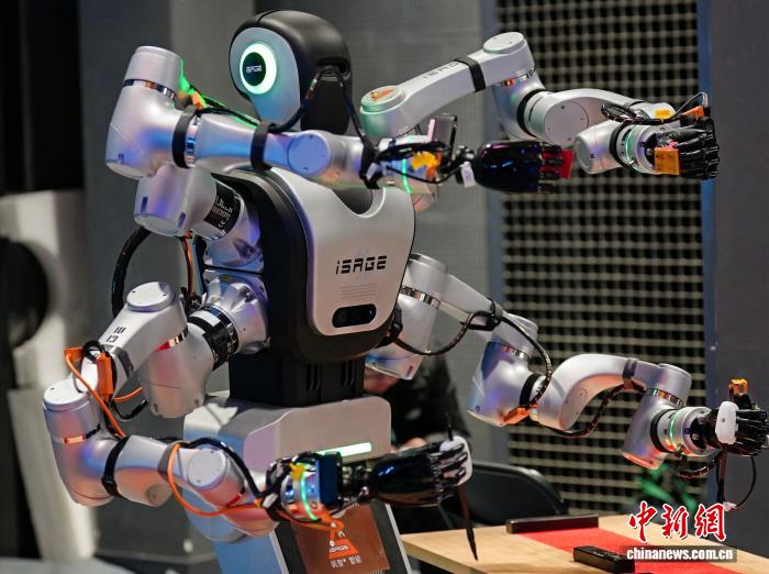（经济观察）机器人突破“人形” “AI＋制造”开辟产业空间的配图