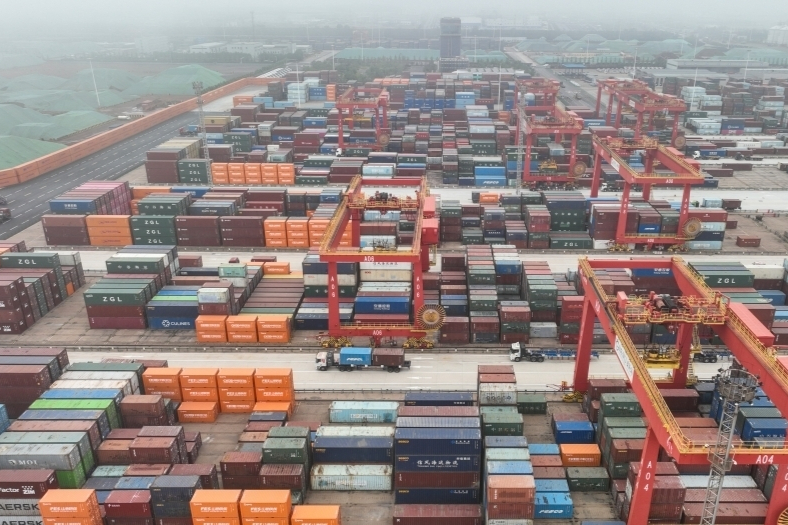 2025年赣江港口货物吞吐量首次突破1亿吨的封面图片