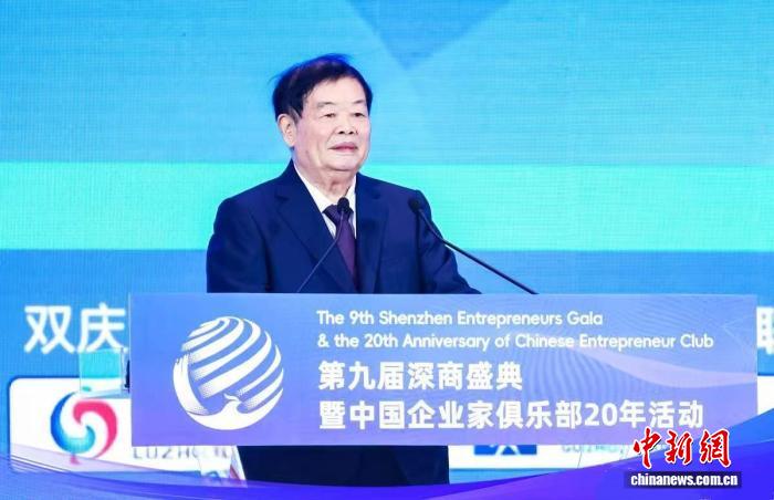 曹德旺:企业家别再幻想“等风来” 要敢于担当的配图