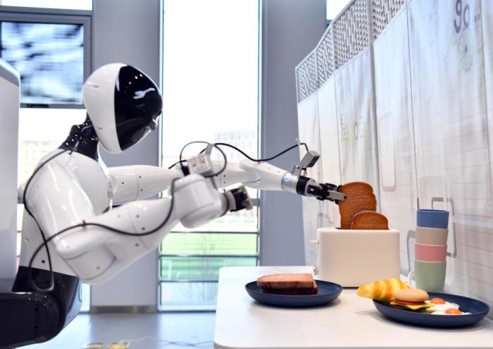 养老服务机器人“火”了?好用才行的配图