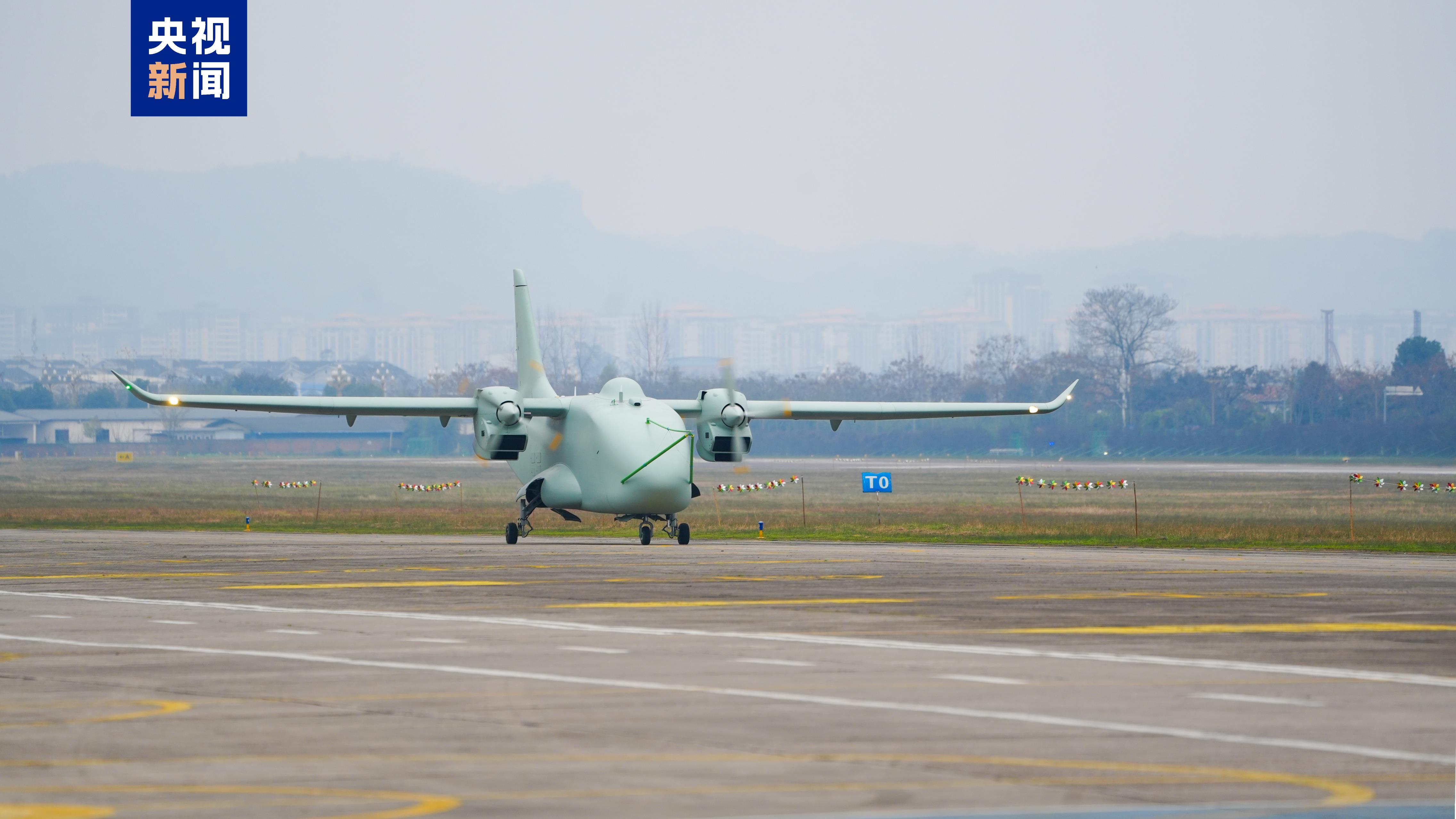 国产新型无人机彩虹YH-1000S成功首飞的配图