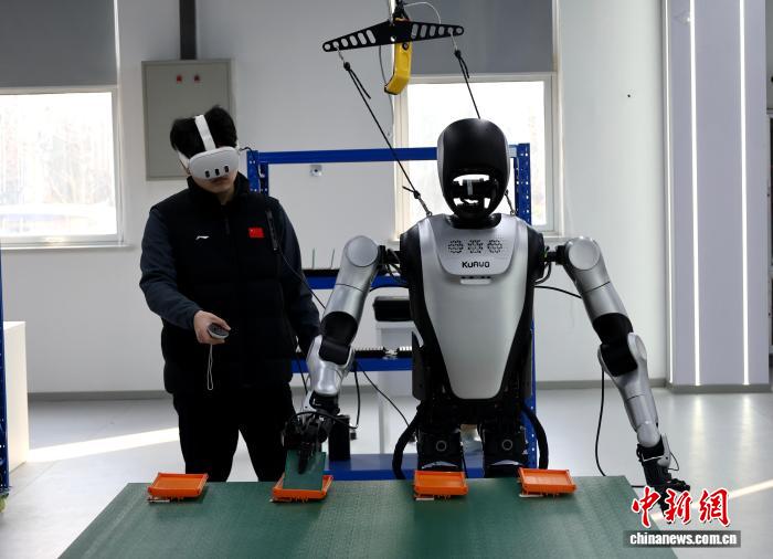 数据训练驱动中国人形机器人产业“场景进化”的配图